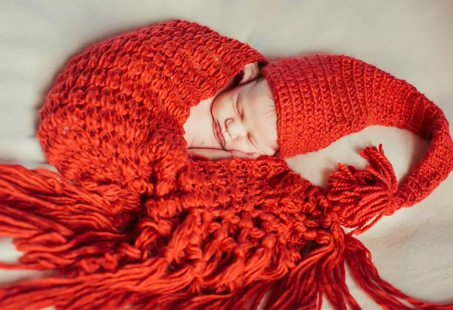 mitos bayi tidak boleh keluar selama gerhana © 2024 freepik.com