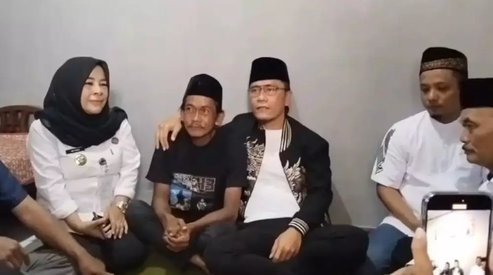 Sonhaji penjual es teh diangkat jadi anggota kehormatan Banser © 2024 brilio.net