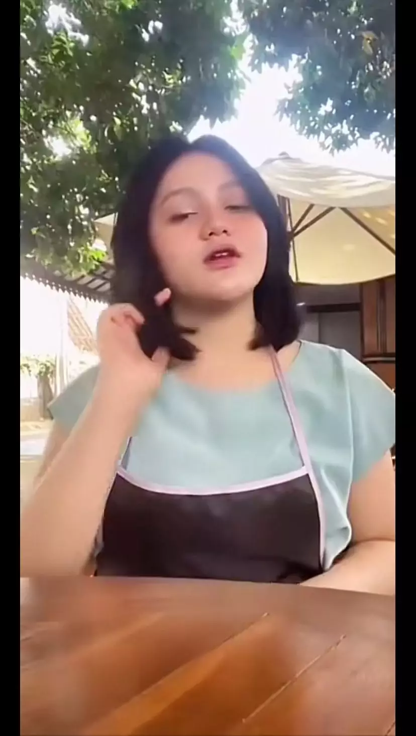 Tia Septiana anak Mandra berbagai sumber