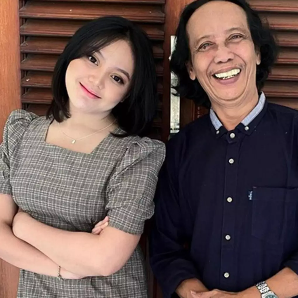 Sempat ditolak casting karena followers sedikit kini pilih jaga warung,  intip keseharian Tia Septiana