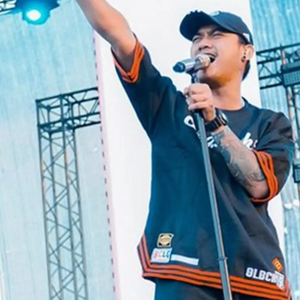 Borong es teh saat konser, sikap 2 penyanyi ini dibanding-bandingkan dengan Gus Miftah