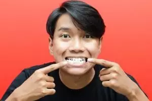 Trik menghilangkan karang gigi membandel, ampuh cuma andalkan 1 bahan makanan