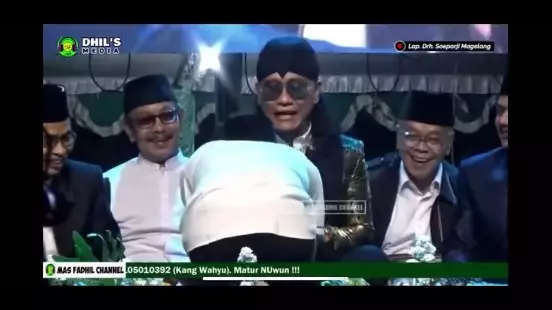 sikap Gus Miftah saat ngisi kajian © berbagai sumber