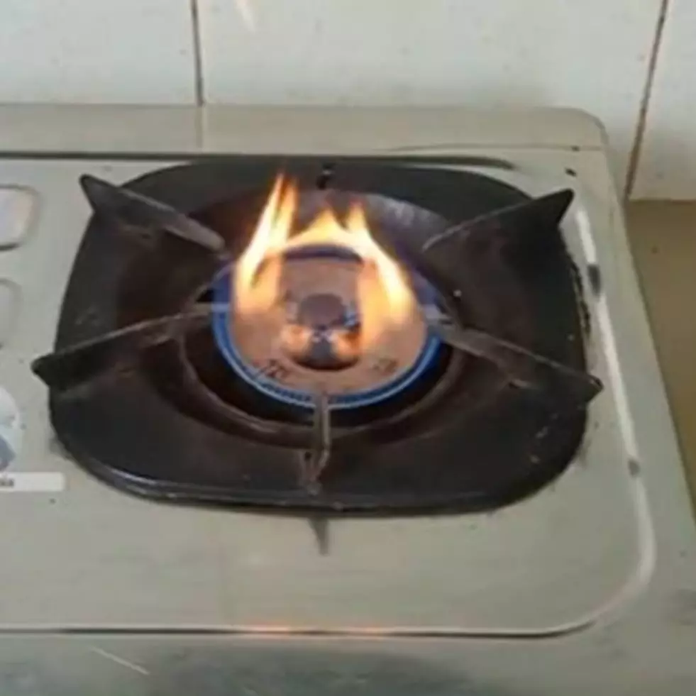 Tak banyak yang tahu, ini penyebab api kompor gas menyala merah dan cara mengatasinya jadi biru
