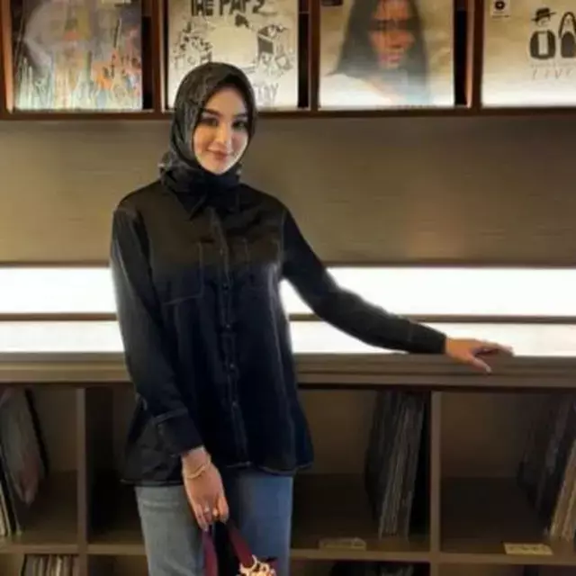 Diperiksa karena dugaan pernerimaan uang hasil korupsi, 7 gaya glamor Hana Hanifah jadi sorotan