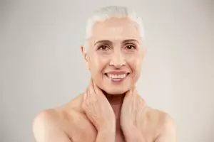 Tak perlu beli skincare mahal, ini cara bikin serum kolagen pencegah keriput andalkan 2 jenis buah