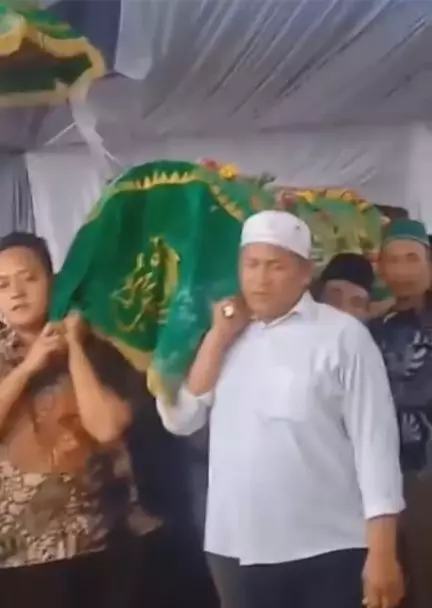 Kisah pilu pengantin wanita meninggal usai ijab qobul © 2024 brilio.net  Kisah pilu pengantin wanita meninggal usai ijab qobul © 2024 brilio.net