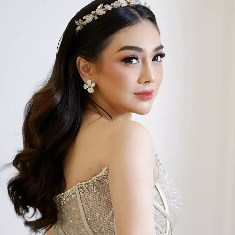 Celine Evangelista menangis pilu di atas kapal, sorot mata sendunya tuai atensi