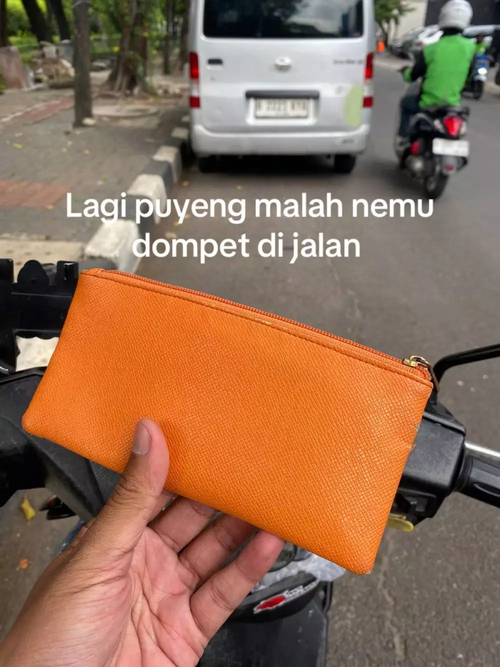 pria balikin dompet nenek © 2024 TikTok