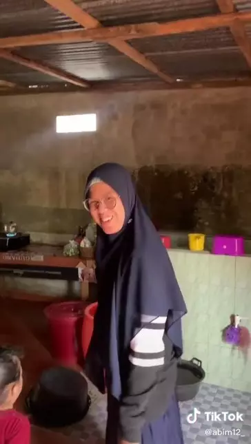 kamar mandi dapur terbuka © TikTok kamar mandi dapur terbuka © TikTok