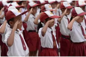 [KUIS] Dari posisimu baris di lapangan, kami bisa tebak aksi nyeleneh kamu saat upacara bendera