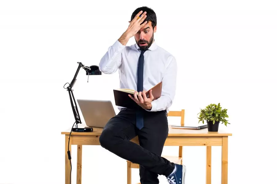 Makna mitos duduk di meja © 2024 freepik.com