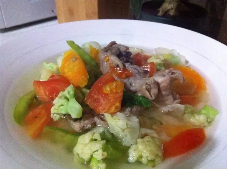 11 Cara masak sayur sop ayam yang mudah dibuat, penuh gizi, dan cocok disantap saat hangat