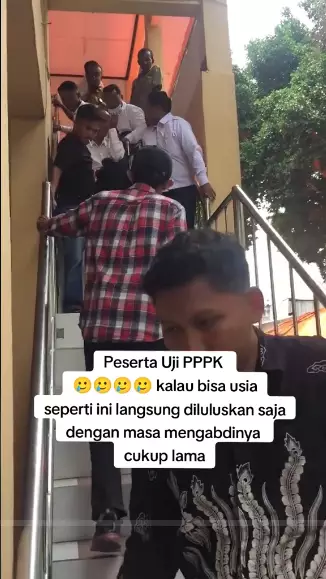 perjuangan lansia ikuti ujian PPPK © 2024 TikTok perjuangan lansia ikuti ujian PPPK © 2024 TikTok