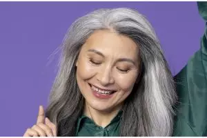 Terlihat hitam natural tanpa semir, begini trik menghilangkan uban di usia muda dengan 1 rempah