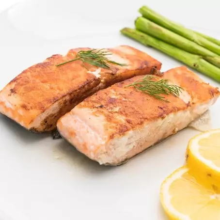 7 Makanan yang tinggi protein, rendah kalori, kaya nutrisi, dan mengenyangkan