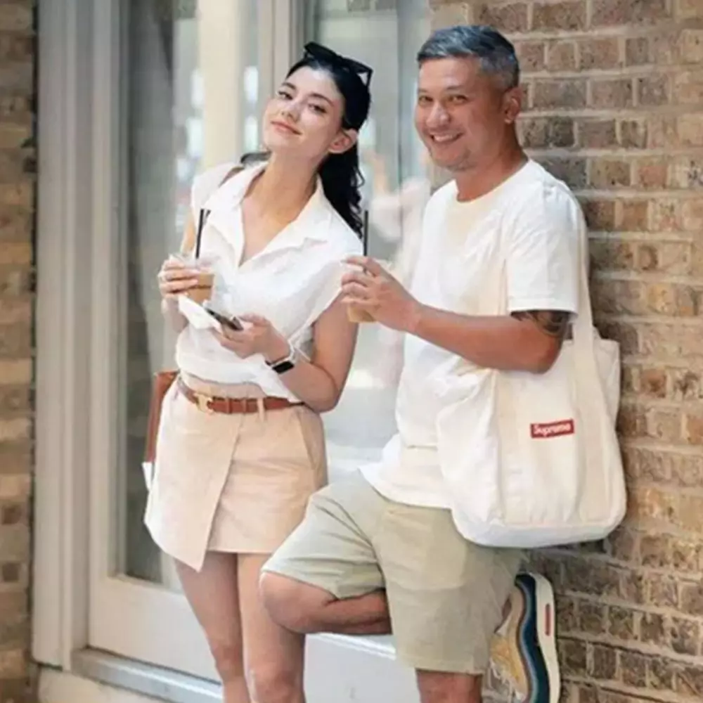 Gading Marten pacaran dengan Medina Dina, Gisella Anastasia pilih bungkam © 2024 brilio.net Gading Marten pacaran dengan Medina Dina, Gisella Anastasia pilih bungkam © 2024 brilio.net