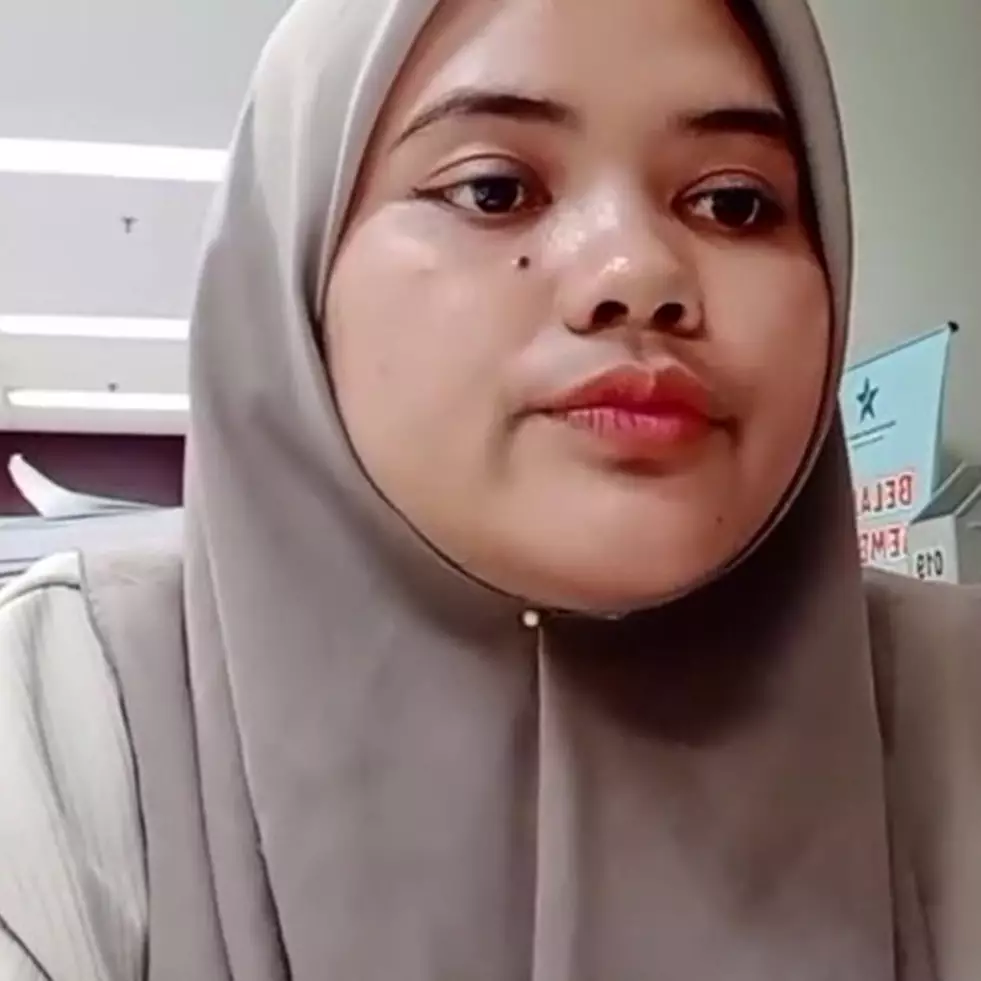 Berawal dari jenuh mengerjakan skripsi, momen cewek putuskan beli anak ayam ini endingnya bikin untung