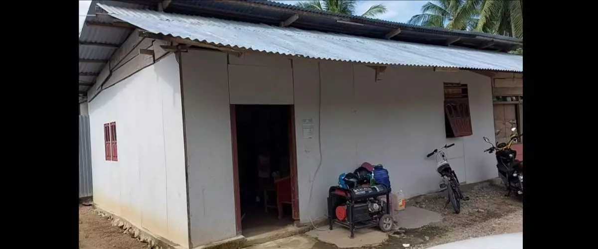 Dari luar berdindingkan triplek, 8 potret rumah beratap seng ini punya kamar bak hotel bintang lima