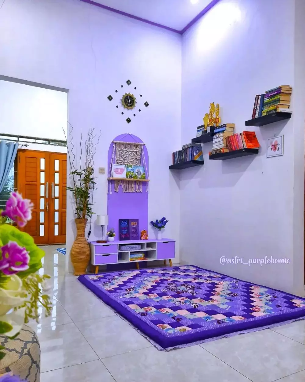 rumah serba ungu tengah sawah © Instagram rumah serba ungu tengah sawah © Instagram