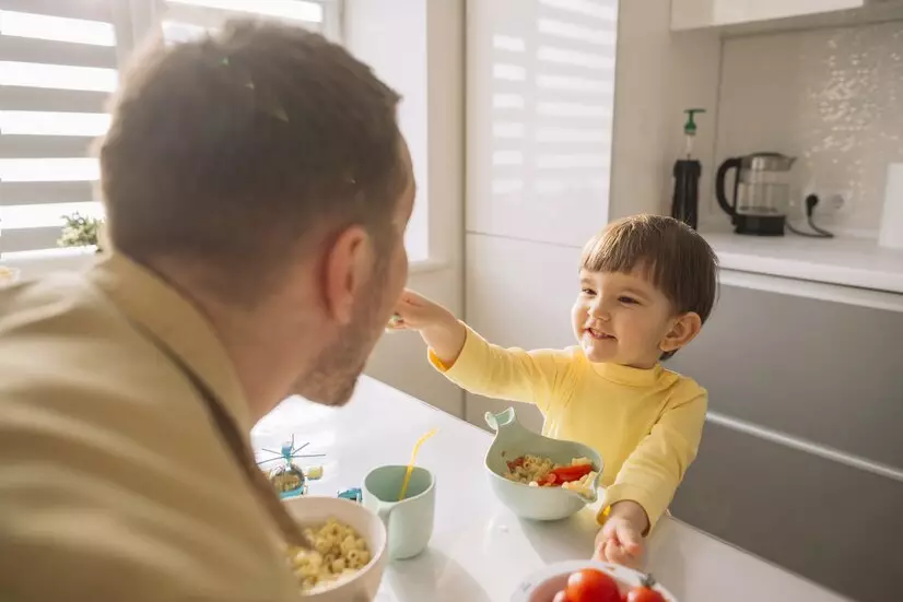 Makna mitos memakan sisa makanan anak © 2024 freepik.com