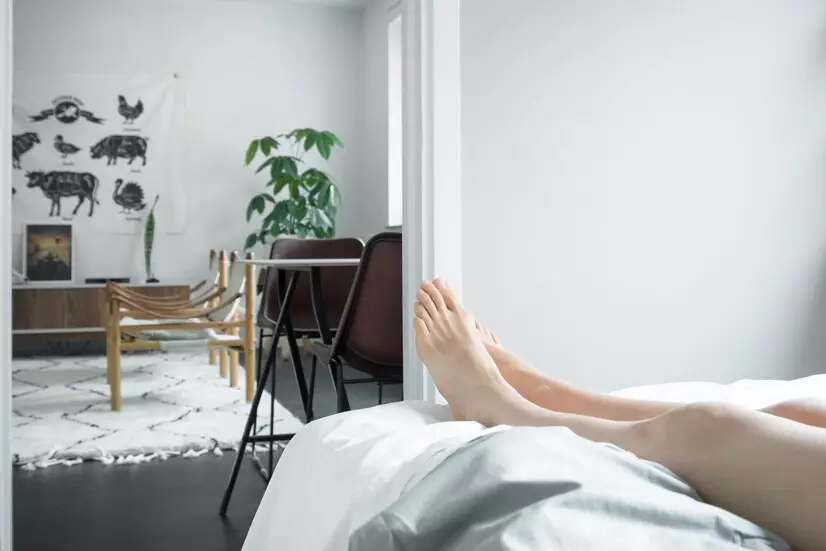 mitos tidur dengan kaki menghadap pintu © 2024 freepik.com mitos tidur dengan kaki menghadap pintu © 2024 freepik.com