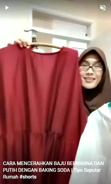 trik mencerahkan warna pakaian pakai 2 bahan dapur © YouTube