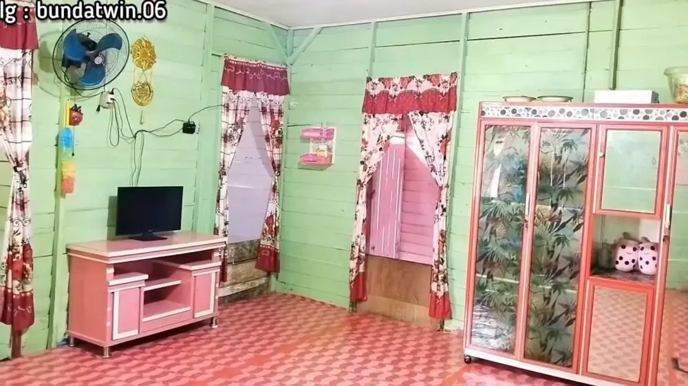 rumah papan nyaman dan adem © YouTube/Bunda Twin  rumah papan nyaman dan adem © YouTube/Bunda Twin