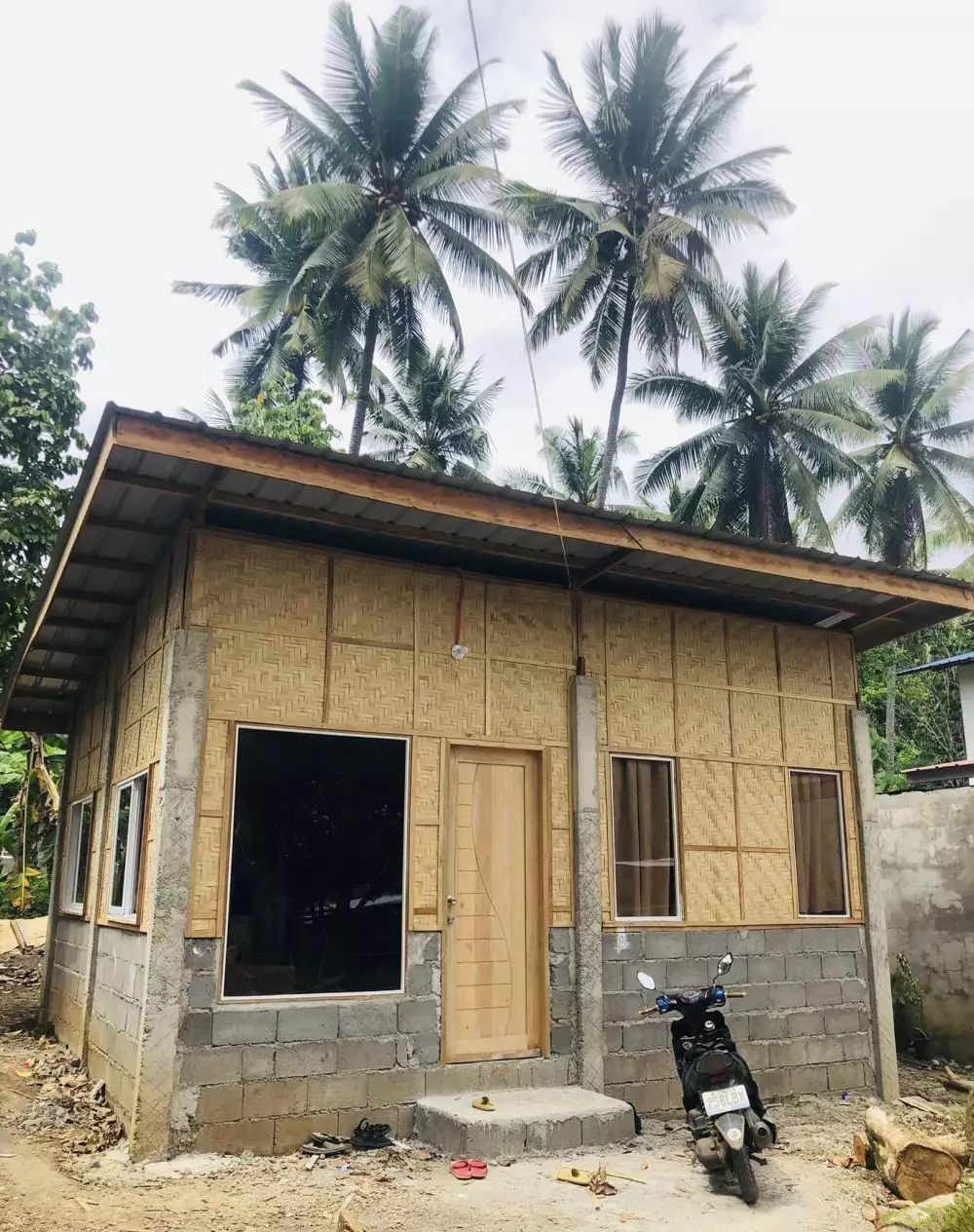 rumah bambu dalamnya nyaman © Facebook rumah bambu dalamnya nyaman © Facebook