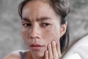 Serum wajah dari 3 bahan alami ini ampuh atasi kerutan dan flek hitam, tanpa beli skincare mahal