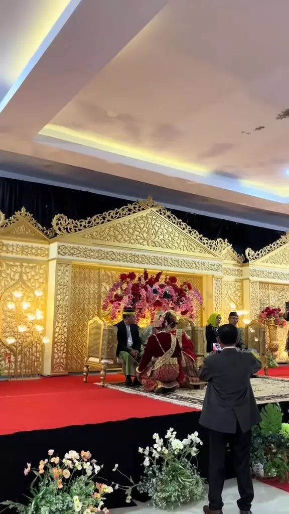 momen mempelai pria buru-buru ikut tes SKB CPNS © 2024 TikTok