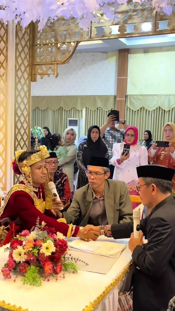 momen mempelai pria buru-buru ikut tes SKB CPNS © 2024 TikTok