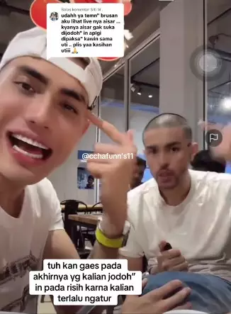 Aisar Khaled dapat paksaan ibu-ibu © TikTok Aisar Khaled dapat paksaan ibu-ibu © TikTok