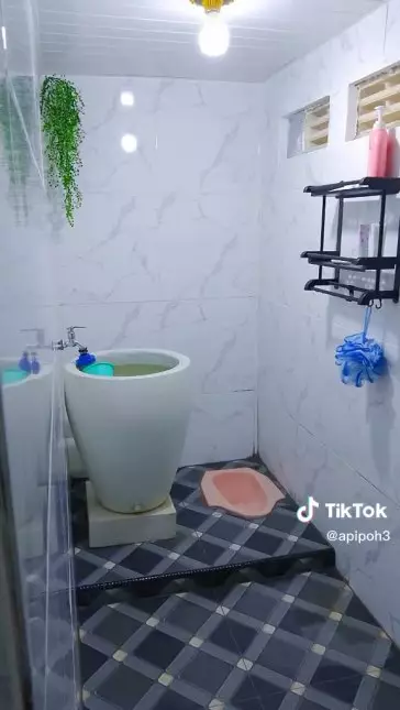 kamar mandi glow up © TikTok