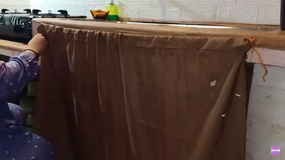 kamar mama mertua tampak kumuh © YouTube/Intania Sudrajat