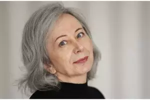 Tak perlu beli pewarna rambut, begini cara menyamarkan uban hanya dengan 1 bahan minuman