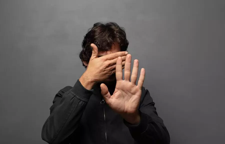 Arti mengayunkan sapu di depan pintu © 2024 freepik.com Arti mengayunkan sapu di depan pintu © 2024 freepik.com