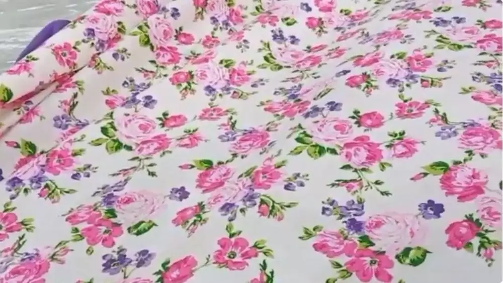 trik hilangkan noda kunyit dan jamur di taplak meja © YouTube