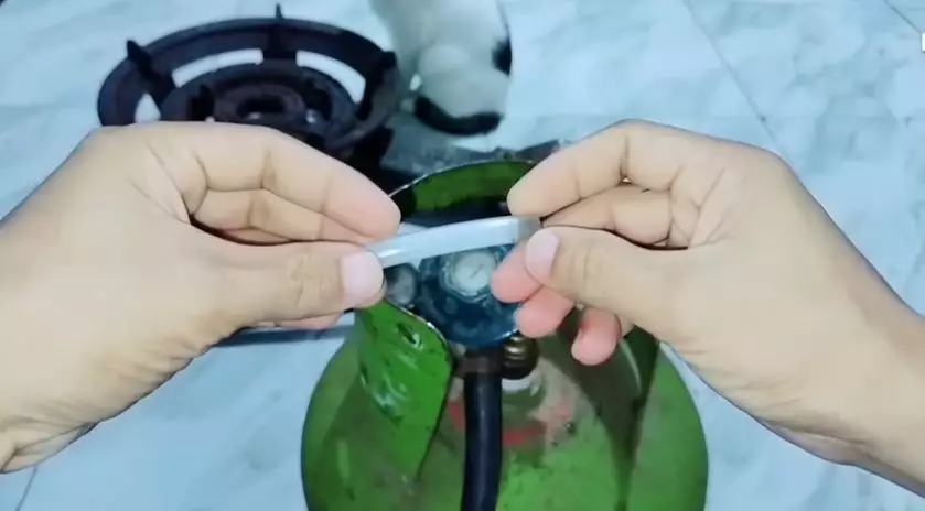 trik mengatasi gas bocor selang © 2023 brilio.net