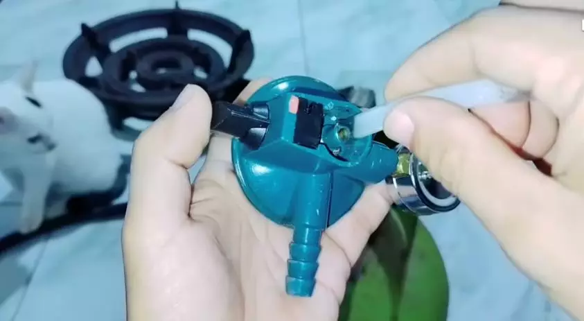 trik mengatasi gas bocor selang © 2023 brilio.net