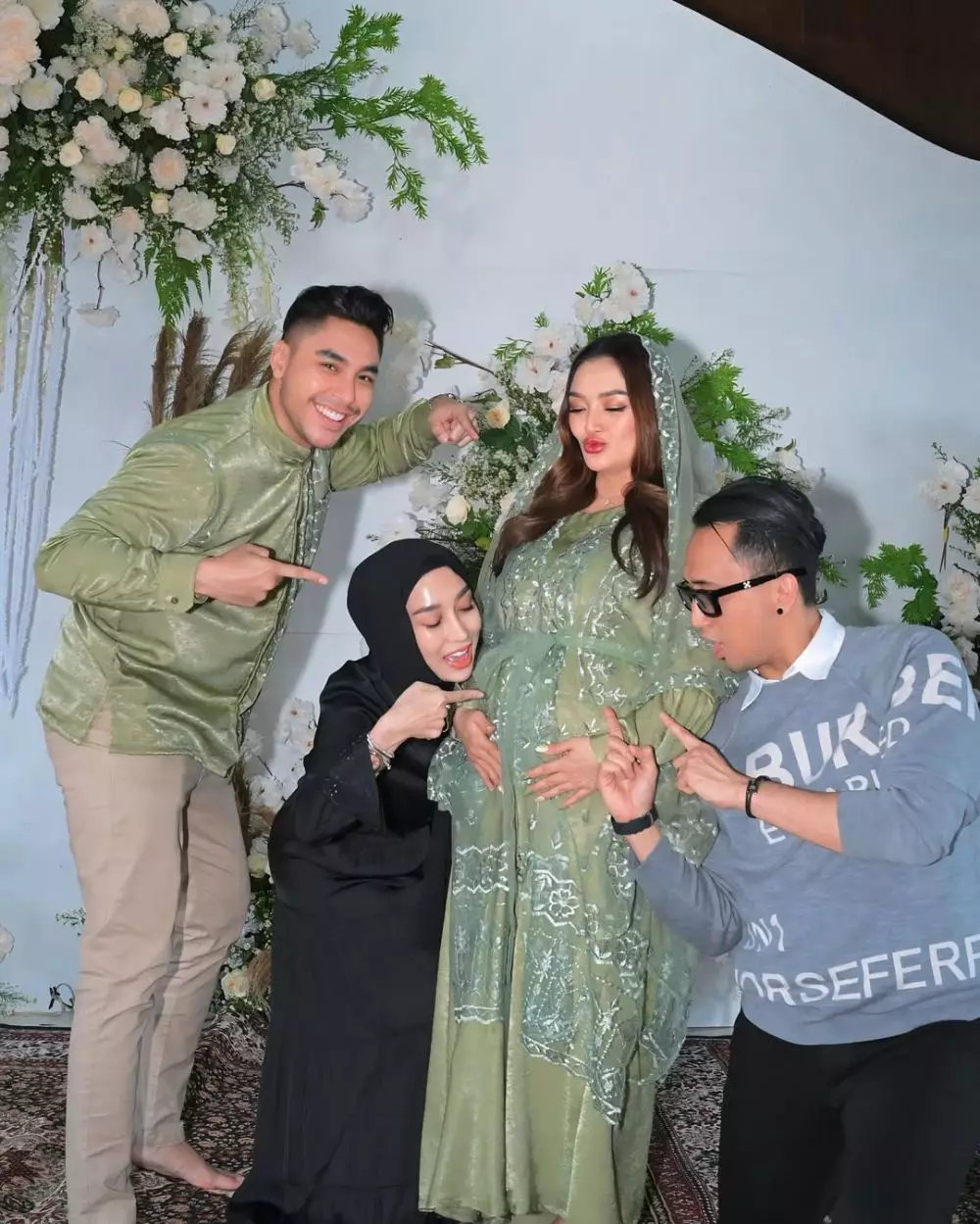 pengajian 4 bulanan anak siti badriah dan krisjiana © 2024 Instagram pengajian 4 bulanan anak siti badriah dan krisjiana © 2024 Instagram