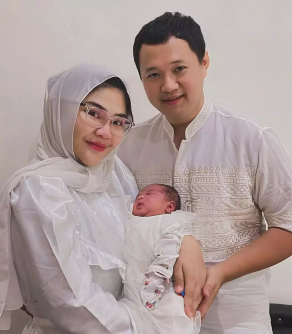 rosa meldianti keponakan dewi perssik sekarang © 2024 Instagram