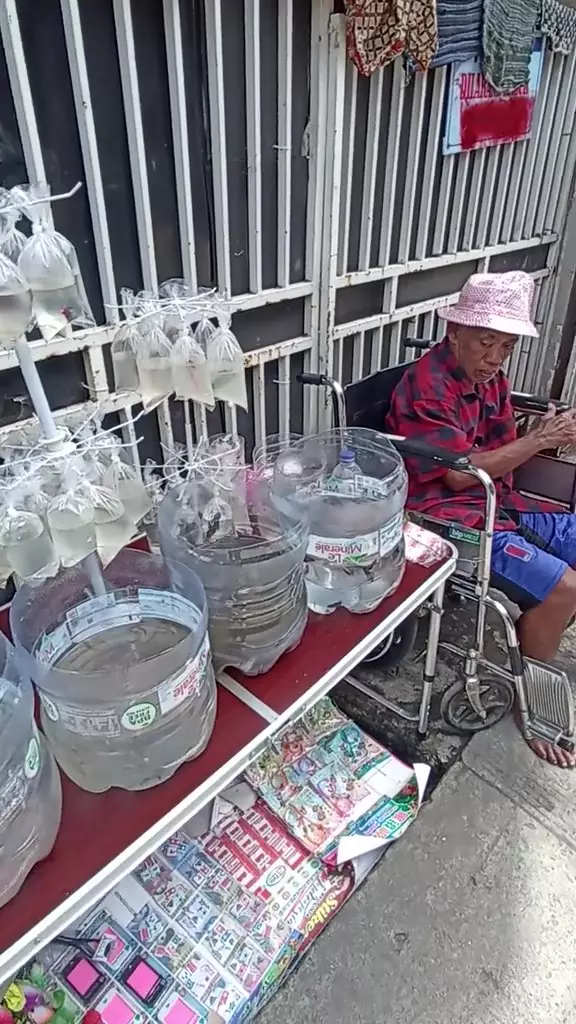Pak Tarno jualan ikan © 2024 TikTok