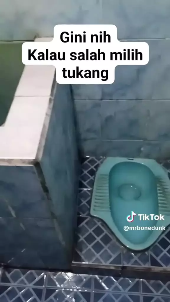 Desain toilet bikin repot buang hajat © TikTok Desain toilet bikin repot buang hajat © TikTok
