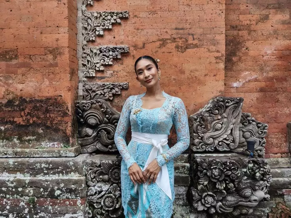 Happy Salma ungkap culture shock menikah dengan suami asli Bali © 2024 Instagram Happy Salma ungkap culture shock menikah dengan suami asli Bali © 2024 Instagram