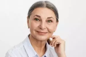 Usia 60 jadi tampak seperti 40 tahun, ini trik bikin wajah bebas keriput dengan 3 bahan alami