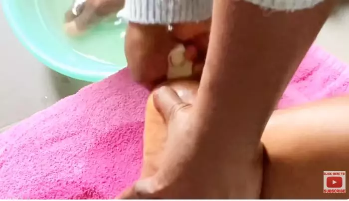 cara haluskan tumit kaki pecah-pecah berbagai sumber cara haluskan tumit kaki pecah-pecah berbagai sumber