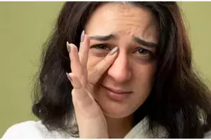 Bukan pakai green tea, ini cara mudah hilangkan kantung mata hanya dengan 1 jenis karbohidrat