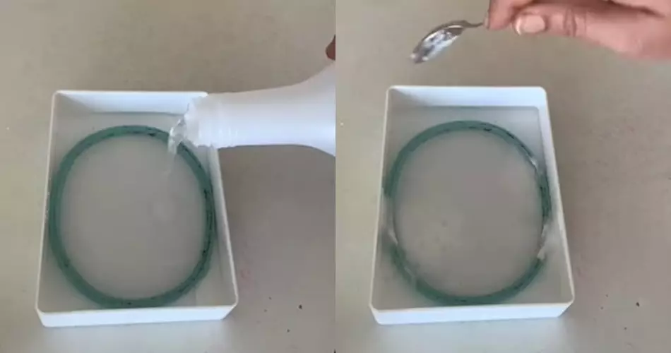 Trik hilangkan noda jamur di karet tutup toples © YouTube Trik hilangkan noda jamur di karet tutup toples © YouTube