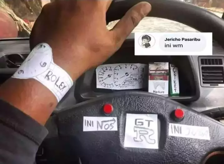 Potret lucu orang pura-pura kaya Berbagai sumber Potret lucu orang pura-pura kaya Berbagai sumber